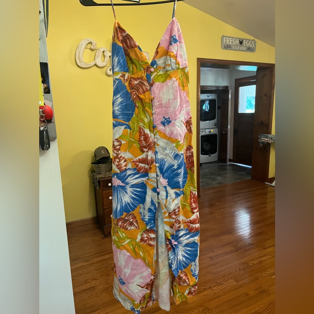 Summer dress, purchased in Waikiki, worn once, size medium. Needs ironed
